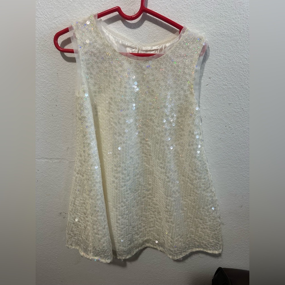 Brand: Cat & Jack
Size: xs (4T/5T)
Condition: Like New